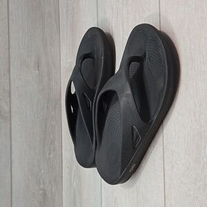 Oofos Women Thong Sandals shoes sz 10